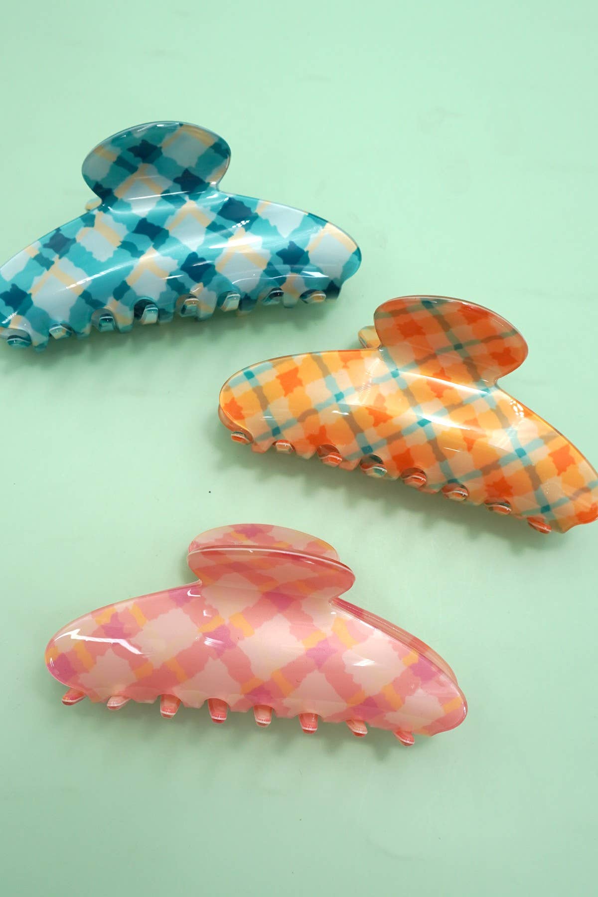 CHECKER OVAL HAIR CLAW CLIPS